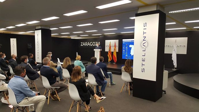 El director de la planta Stellantis de Zaragoza, Manuel Munárriz, durante la presentación del parque solar de la factoría.