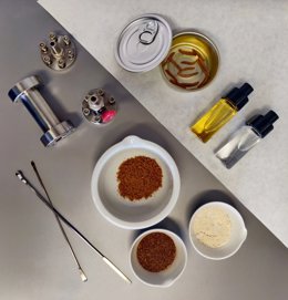 Instrumental y productos de trabajo del estudio de la URV sobre las larvas de mosca