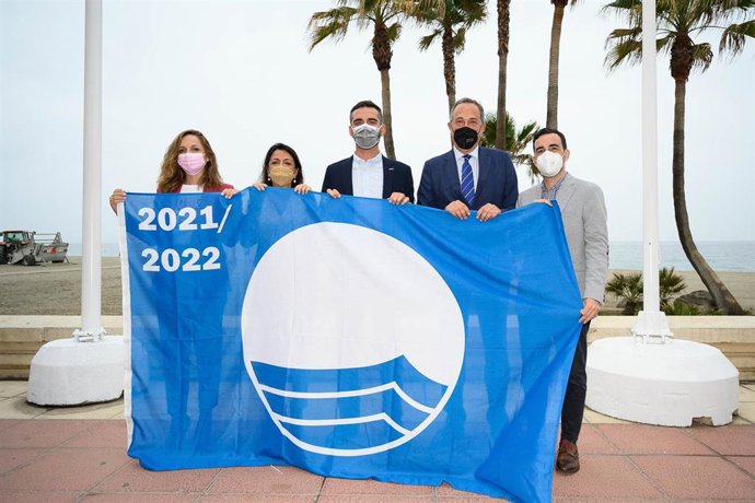 La delegada de la Junta en Almería, Maribel Sánchez Torregrosa, la presidenta del Parlamento de Andalucía, Marta Bosquet, el alcalde de Almería, Ramón Fernández-Pacheco, el delegado de Turismo, Vicente García Egea, y el edil de Turismo, Carlos Sánchez.