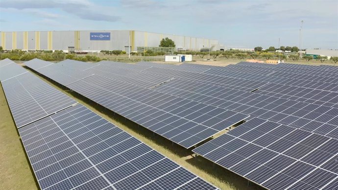 La planta de Stellantis de Zaragoza cuenta desde ahora con una planta solar fotovoltaica que cubre el 20 por cierto de la electricidad necesaria para el proceso de producción de la factoría