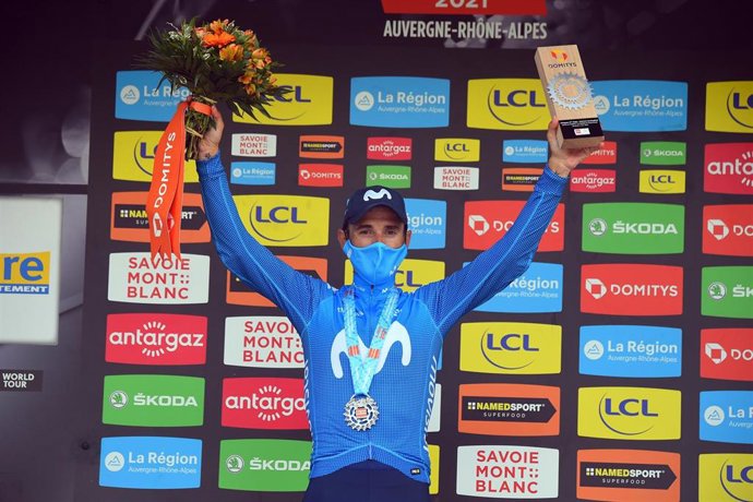 El ciclista español Alejandro Valverde (Movistar Team) celebra el triunfo en la sexta etapa del Critérium du Dauphiné 2021, disputada entre Loriol-sur-Drome y Le Sappey-en-Chartreuse sobre 167,2 kilómetros