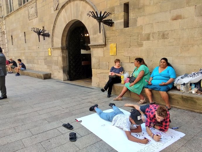 Imagen de la protesta de Mariola en Moviment