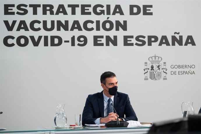 Archivo - El presidente del Gobierno, Pedro Sánchez, preside la reunión del Comité de Seguimiento del Coronavirus y estudio de los proyectos de vacunas, en el Complejo de la Moncloa, Madrid (España), a 23 de noviembre de 2020.