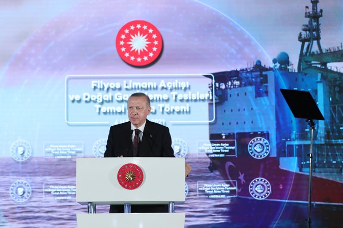 El presidente turco, Recep Tayyip Erdogan, interviene durante una ceremonia de inauguración del puerto de Filyos, en la provincia costera del Mar Negro de Zonguldak.