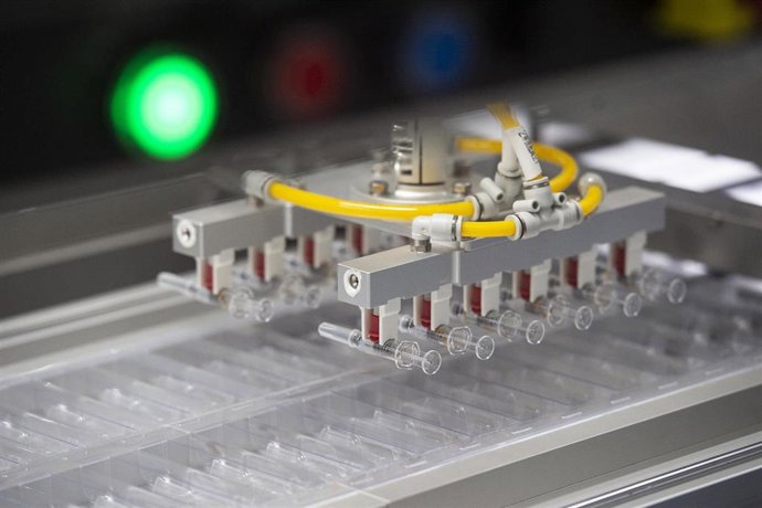 Archivo - Recurso - Viales de la vacuna china, Sinovac, en enero de 2021