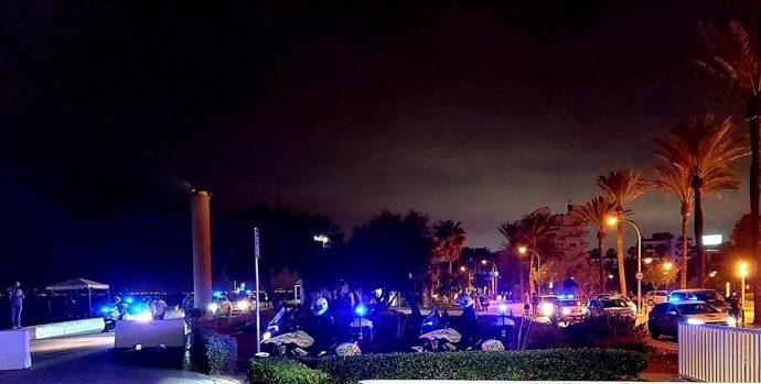 Dispositivo policial antibotellón en Palma.