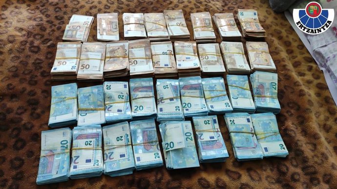 Dinero requisado al autor de los robos en la empresa