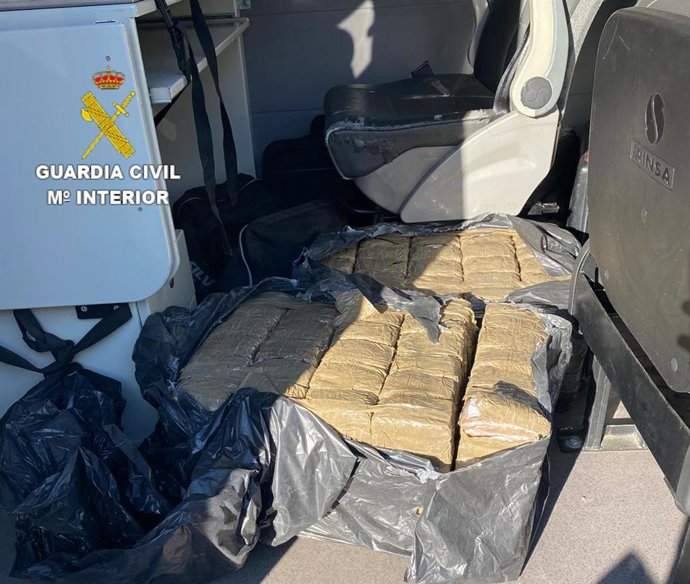 Material de droga incautado en un vehículo de alquiler