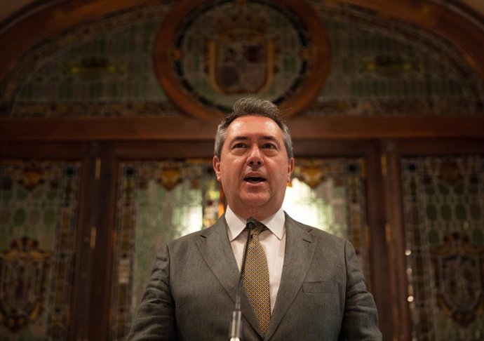 Comparecencia de el alcalde de Sevilla, Juan Espada, después de la reunión mantenida con la ministra de Hacienda, María Jesús Montero, a 02 de junio 2021 en el ayuntamiento de Sevilla