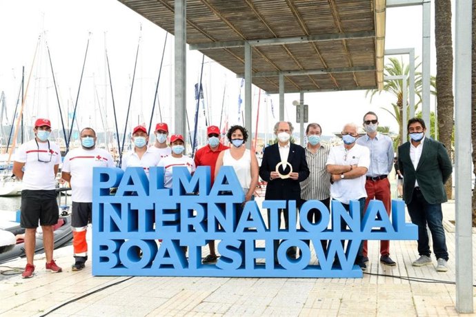La feria náutica de Palma reconoce la labor humanitaria y de salvamento marítimo de la Cruz Roja del Mar