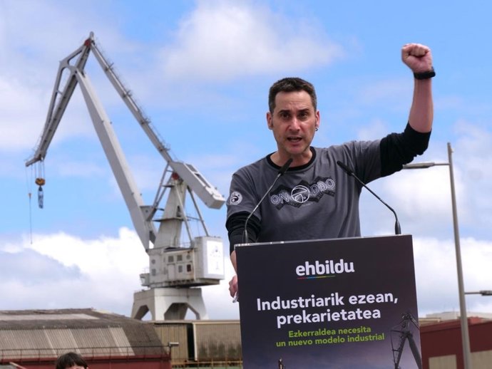 El parlamentario de EH Bildu Iker Casanova en Sestao