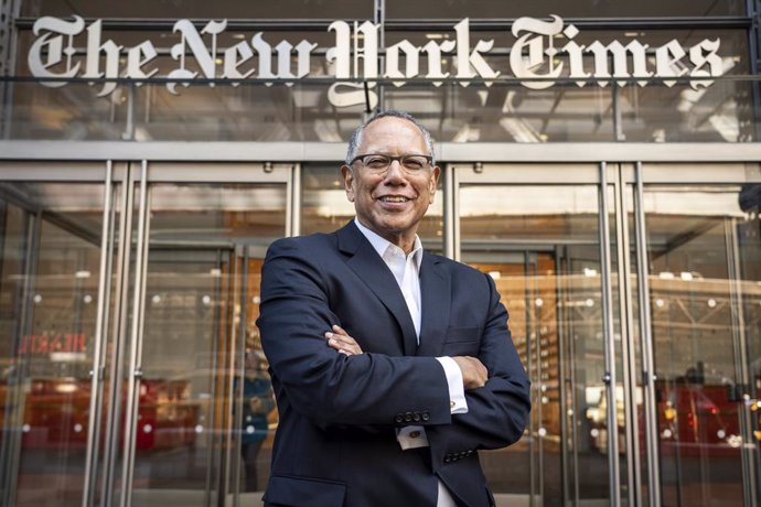 Archivo - April 03, 2019 - New York, New York, United States: Dean Baquet, the Executive Editor of The New York Times, poses for a portrait at The New York Times building on 8th Avenue in Manhattan. (Natan Dvir / Contacto Images)