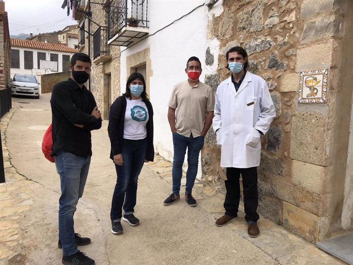 Carles Mulet y los diputados Carles Esteve y Belén Bachero apoyan en Xodos y Benafigos las propuestas de la Asociación de Farmacias Rurales Valencianas