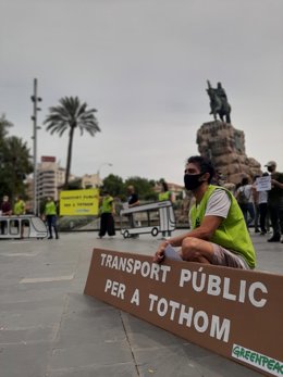 Unas 30 personas se concentran en Plama para reclamar un transporte público "descarbonizado y eficiente"