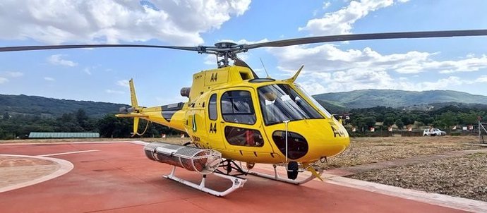 Helicóptero del Plan de lucha contra incendios forestales de Extremadura.