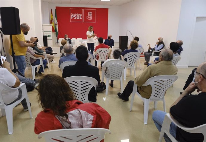 Susana Díaz en campaña de primarias este sábado.