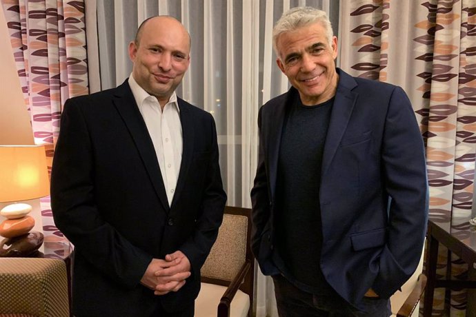 FILED - 03 June 2021, Israel, Ramat Gan: Israeli Yesh Atid party leader Yair Lapid (R) poses for a photo with the leader of HaYamin HeHadash (New Right) party Naftali Bennett ahead of their meeting. On Wednesday evening, the former opposition leader Lap