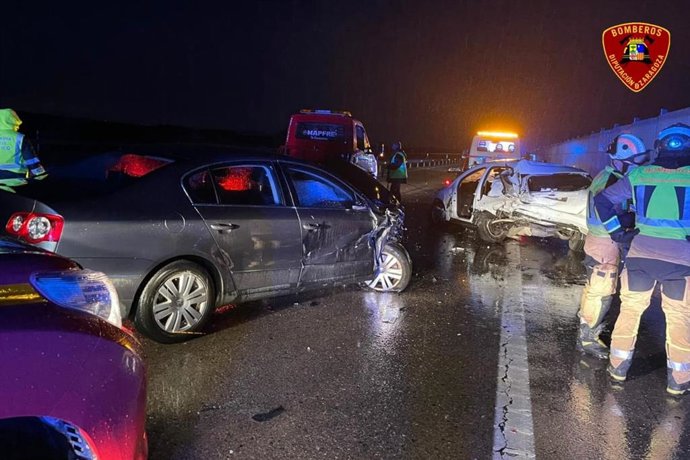 Dos heridos graves y uno leve en un colisión entre tres vehículos en la A-23, en Longares.
