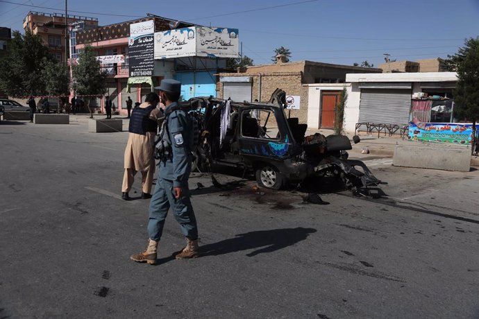 Fuerzas de seguridad de Afganistán en el escenario de un ataque que deja al menos cuatro muertos