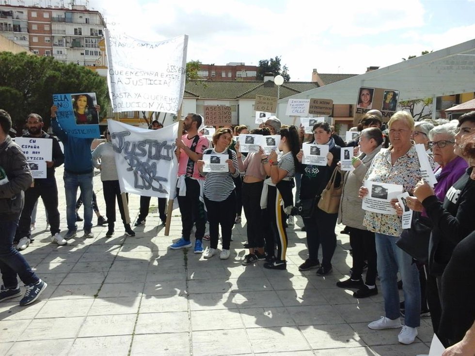 Archivo - Concentración en San Juan de Aznalfarache por el asesinato de Dolores Ortiz