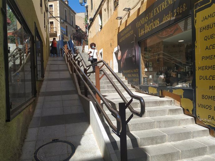 Archivo - El Ayuntamiento de Cáceres podría ser sancionado si no corrije la accesibilidad de la calle Alzapiernas