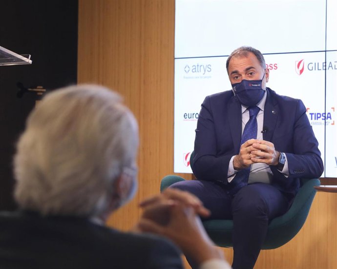 El conselleiro de Sanidad de la Xunta de Galicia, Julio García Comesaña, responde en un Desayuno Socio-Sanitario de Europa Press, a 10 de mayo de 2021, en el Auditorio Meeting Place Madrid, en Madrid, (España)