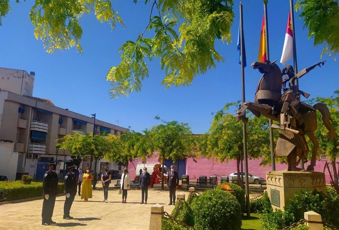 Valdepeñas conmemora la efeméride del 6 de Junio de 1808 con su tradicional homenaje que tiene lugar en la Plaza de la Independencia.