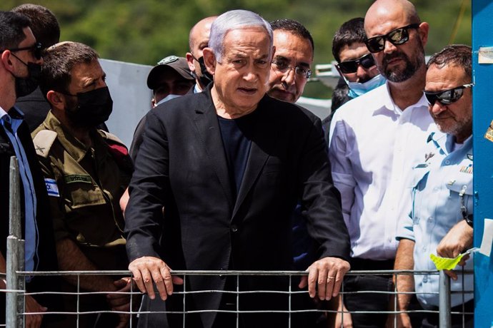 Archivo - 30 April 2021, Israel, Mount Meron: Israeli Prime Minister Benjamin Netanyahu visits the Jewish Orthodox pilgrimage site of Mount Meron, where dozens of worshippers were killed in a stampede during the Jewish religious festival of Lag Ba'Omer 