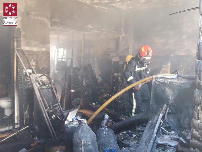 Bomberos sofocan un incendio en una vivienda de Moncofa (Castellón)