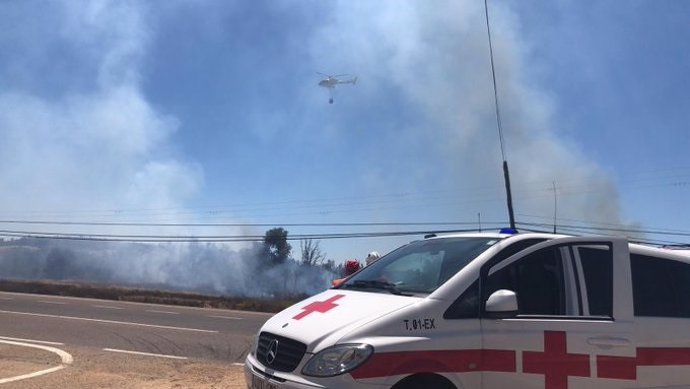 Incendio junto a la salida de Badajoz en la carretera de Sevilla.