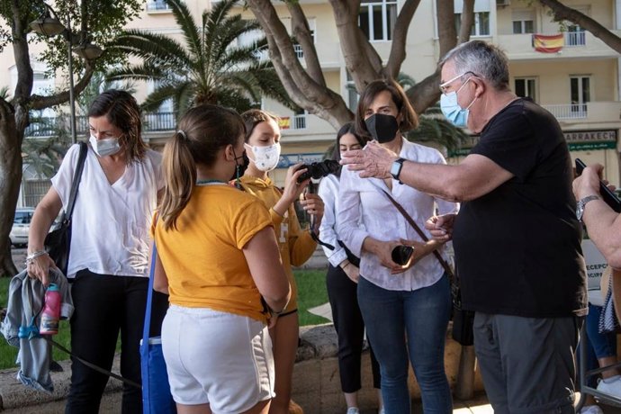 Participantes en la actividad medioambiental en el Parque Nicolás Salmerón.
