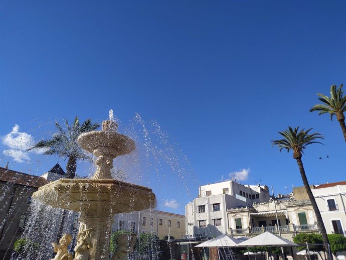 Archivo - Cielo despejado en un día soleado en Mérida