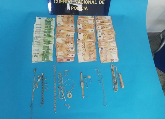 Efectos interceptados a la cuidadora de un matrimonio mayor que les sustrajo joyas y dinero en Monforte de Lemos (Lugo).