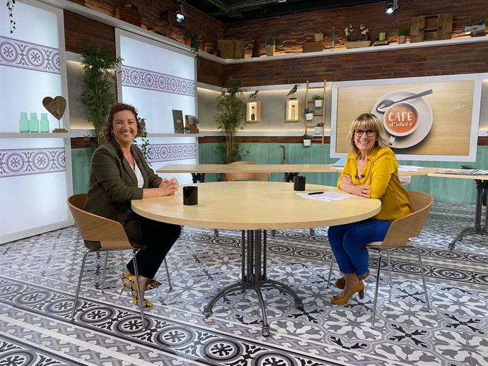 La periodista Gemma Nierga entrevista a la portavoz del PSC-Units en el Parlament, Alícia Romero