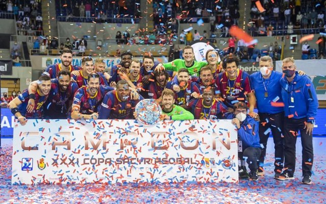 El Barça aixeca la seva desena Copa Asobal consecutiva.