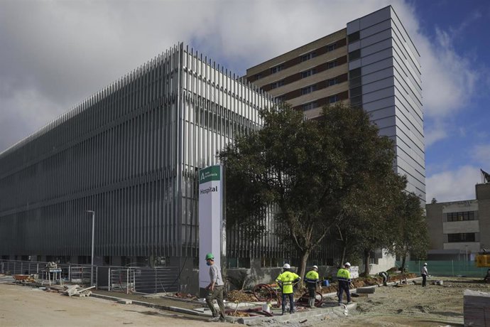 Archivo - Exterior del nuevo Hospital de Emergencia Covid-19, construido en el antiguo Hospital Militar Vigil de Quiñones. En Sevilla, (Andalucía, España), a 01 de febrero de 2021.