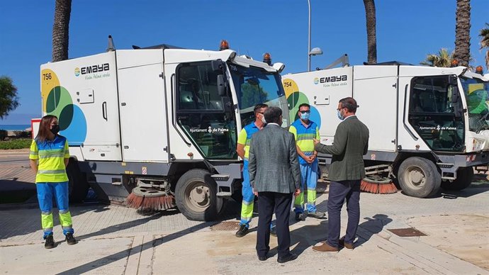El alcalde de Palma, José Hila, en la presentación del dispositivo de limpieza para la Playa de Palma