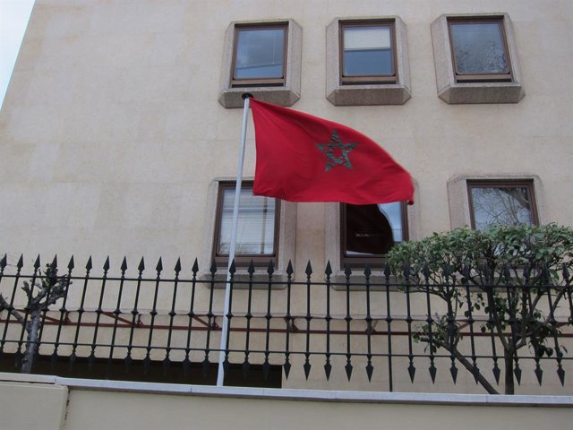 Archivo - Bandera del Marroc a l'ambaixada marroquina a Madrid.