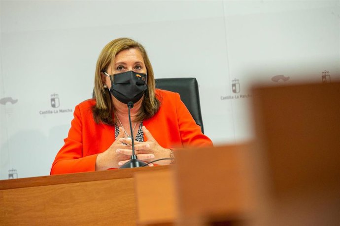 La consejera de Educación, Cultura y Deportes, Rosa Ana Rodríguez, en rueda de prensa