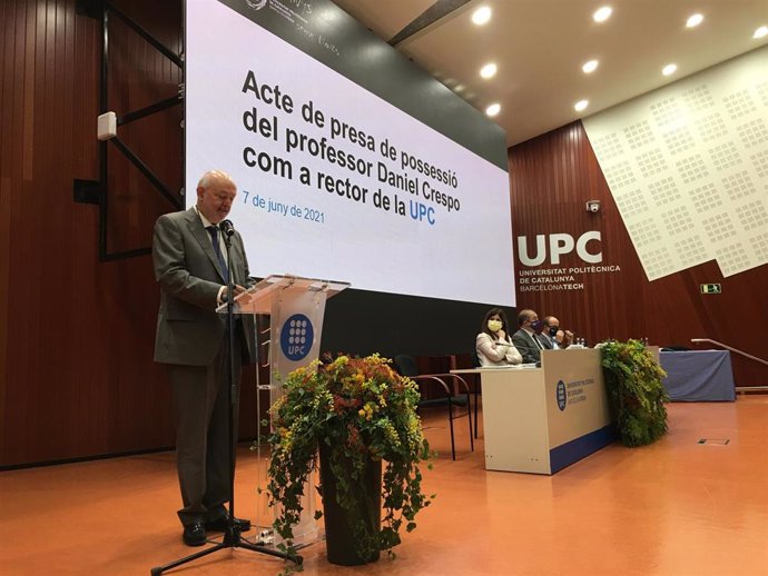 El nuevo rector de la UPC, Daniel Crespo, en su acto de toma de posesión