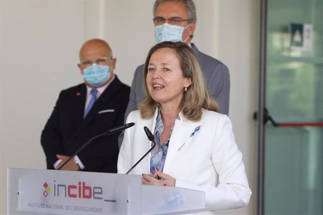 La vicepresidenta segunda del Gobierno y ministra de Asuntos Económicos y Transformación Digital, Nadia Calviño, interviene en una rueda de prensa en la sede central del Instituto Nacional de Ciberseguridad (Incibe), a 7 de junio de 2021, en León.
