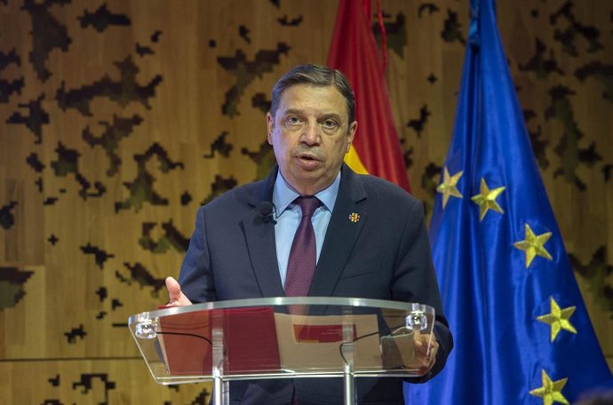 El ministro de Agricultura, Pesca y Alimentación, Luis Planas, durante la presentación del "Informe del Consumo Alimentario en España 2020", a 3 de junio de 2021, en el CaixaForum, Madrid, (España).