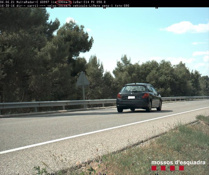 Vehículo cuyo conductor ha sido denunciado por sobrepasar la velocidad permitida en Ciutadilla (Lleida).