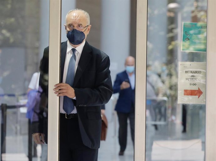 Blasco a la salida de los juzgados