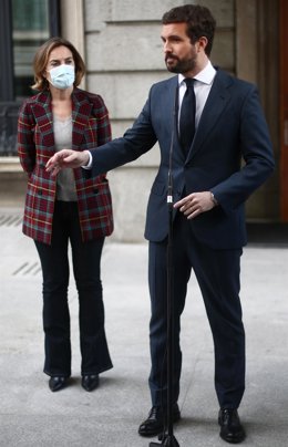 Archivo - El líder del PP, Pablo Casado, interviene en una rueda de prensa al mismo tiempo que se celebra una sesión de control al Gobierno Central, a 21 de abril de 2021, en el Congreso de los Diputados, Madrid, (España). 