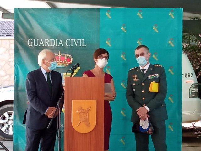 En el centro, la directora general de la Guardia Civil, María Gámez