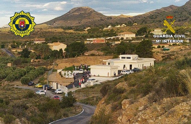 Desmantelan una fiesta ilegal en un chalet alquilado en Monnegre con un centenar de personas denunciadas por incumplir las medidas anticovid