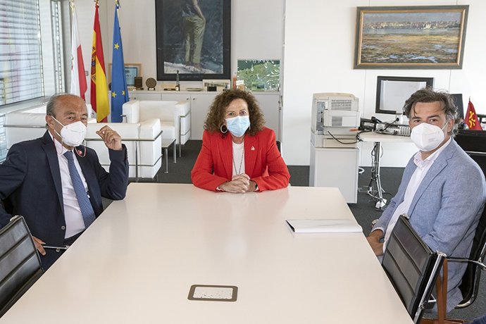 El Consejero De Industria, Turismo, Innovación, Transporte Y Comercio, Javier López Marcano, Recibe A La Alcaldesa De Comillas