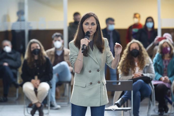 La ministra de Derechos Sociales y Agenda 2030, Ione Belarra, participa en un acto de campaña, a 3 de junio de 2021, en Avilés, Asturias, (España). Con el lema "Crecer", Belarra es candidata a la Lista del Consejo Ciudadano Estatal.