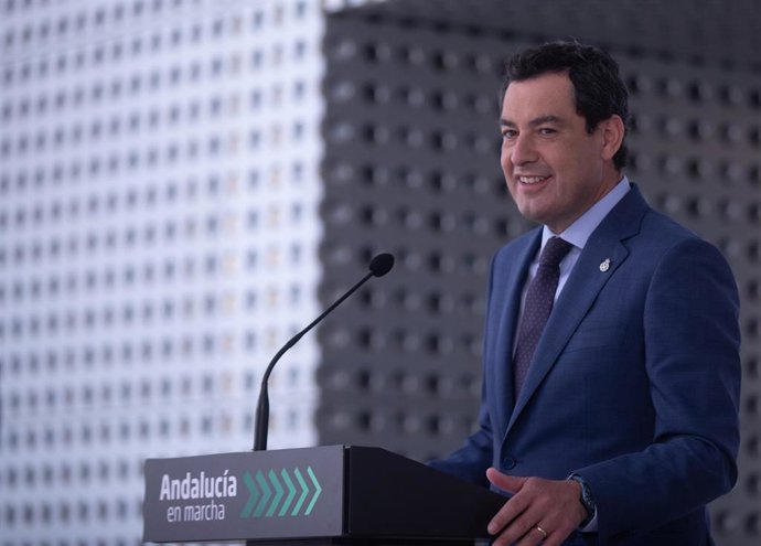 El presidente de la Junta de Andalucía, Juanma Moreno, este lunes durante su primera comparecencia pública tras superar el coronavirus. 